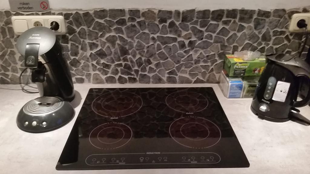 Bed & Breakfast 28 Appartement Met Prive Tuin Assen Bagian luar foto